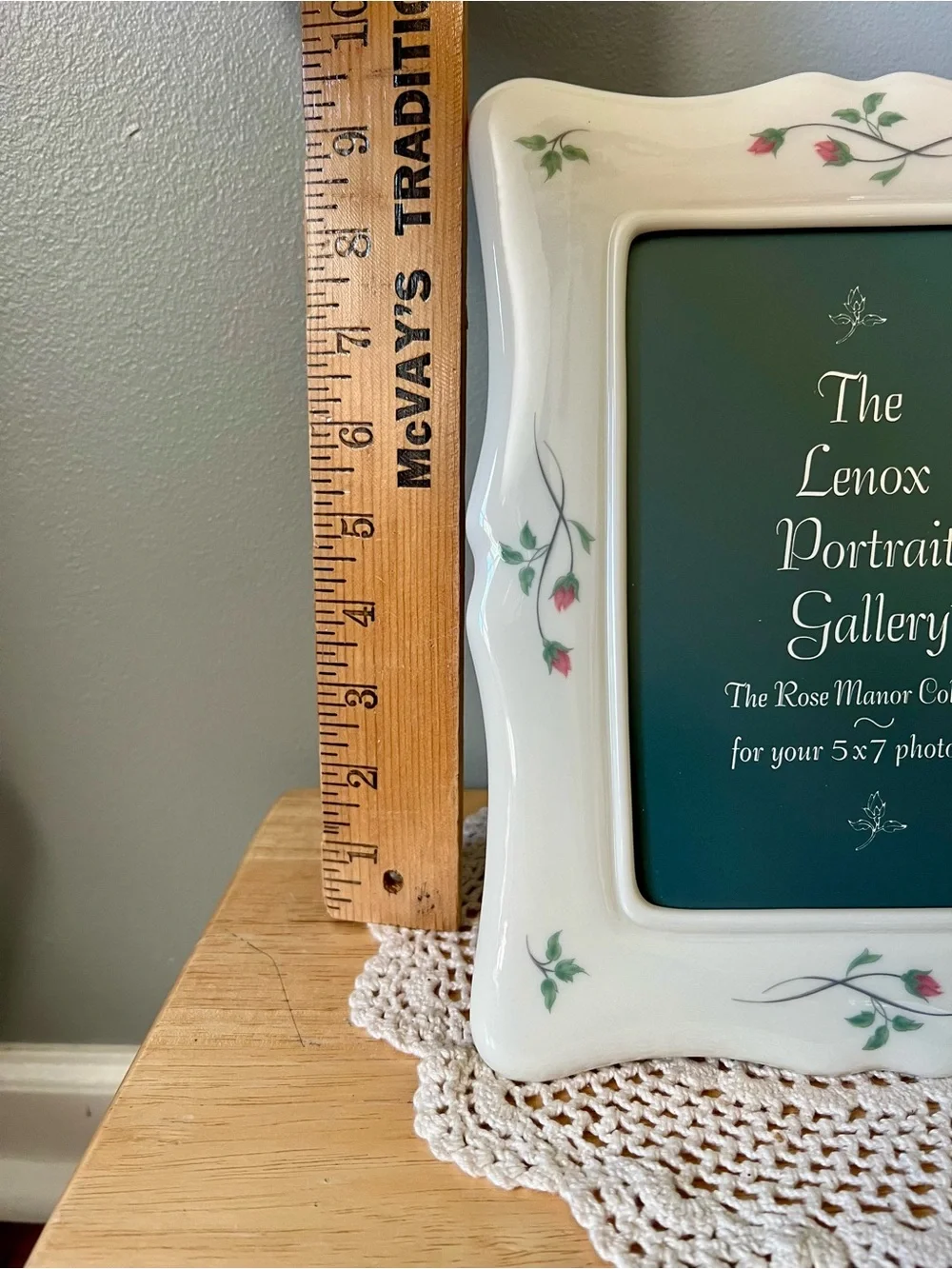 Lenox Rose Manor Ceramic 5x7 Picture Frame in Cream with Pink Rose Accents NOS